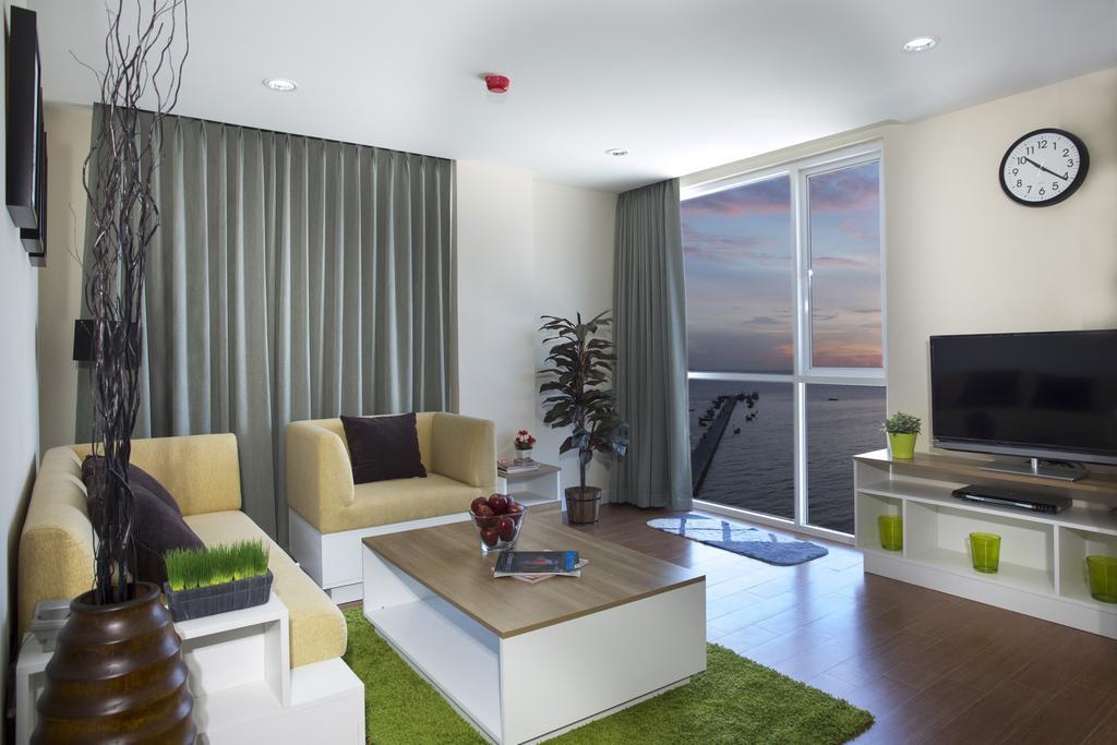 Bbg Seaside Luxurious Service Apartment Bangsaen Стая снимка